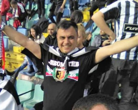 Футболни фенове в Пловдив се обединиха в подкрепа на свой събрат, който се бори за живота си