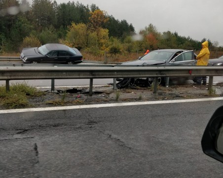 Катастрофа на магистралата блокира трафика, задръстванията са километрични