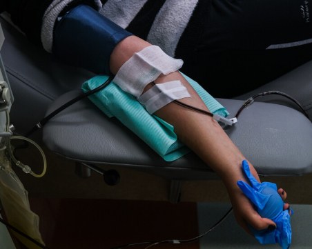 Кръводарители от Пловдив: Може ли след ваксинация да даряваме? Опасно ли е за неваксинираните?