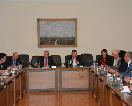 Осигуряват допълнителна субсидия на автобусния градски и междуградски транспорт