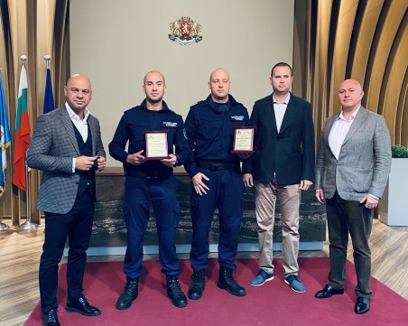 Отличиха полицаи за разкрити кражби от автомобили в Тракия