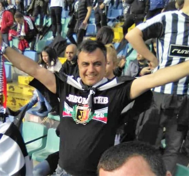 Футболни фенове в Пловдив се обединиха в подкрепа на свой събрат, който се бори за живота си