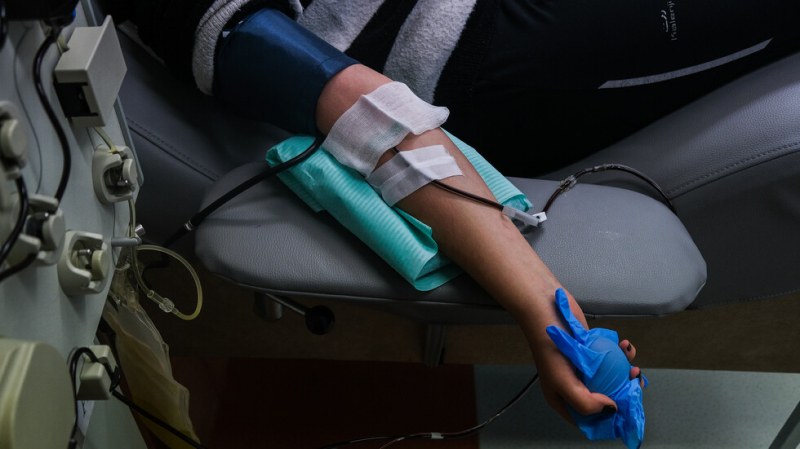 Кръводарители от Пловдив: Може ли след ваксинация да даряваме? Опасно ли е за неваксинираните?
