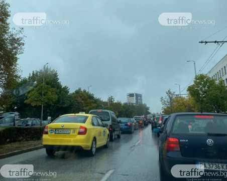 Дори и в събота: Задръствания и тапи в целия град