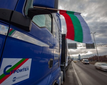 Камиони и строителна техника блокират булеварди в София