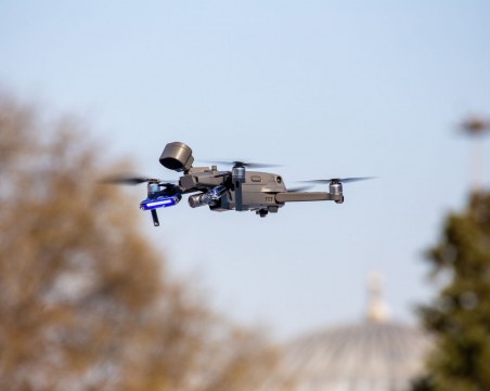 Обучиха дрон да лети в непозната местност, без да се блъсне никъде