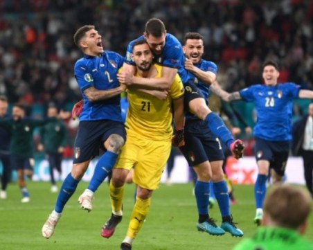 Донарума с историческо постижение