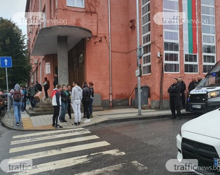 Феновете на Ботев: Уважаваме Боби Михайлов, но е време да си ходи