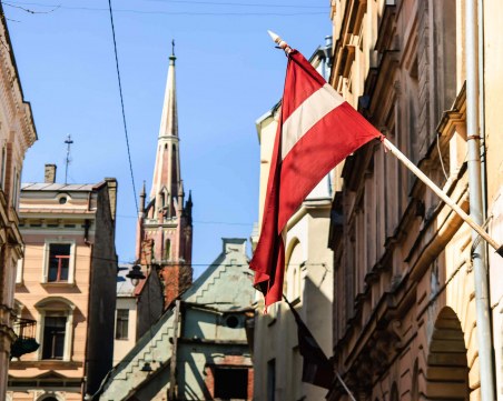 Извънредно положение в Латвия, затягат мерките срещу COVID