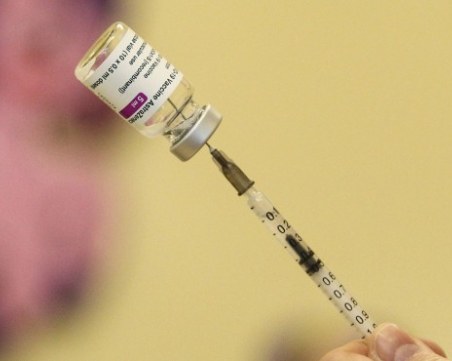 МЗ отговори: Предпазват ли ваксините от Делта варианта