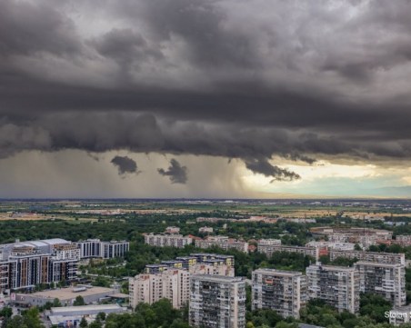 Облачно и дъждовно време ни очаква и днес