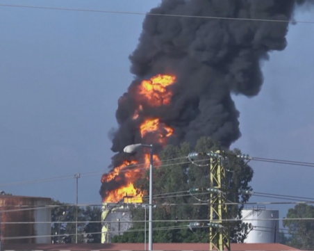 Пожар избухна в нефтени складове в Ливан