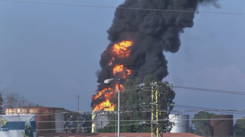 Пожар избухна в нефтени складове в Ливан