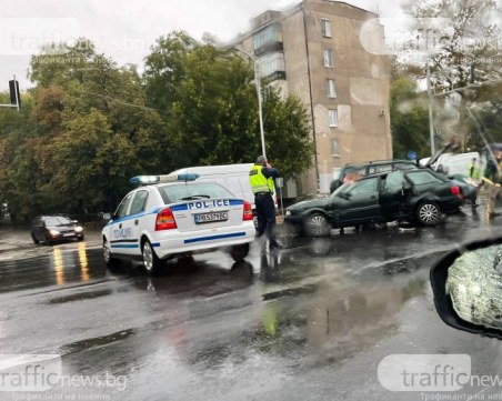 Жена е пострадала при катастрофата на бул. 