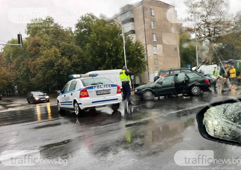 Жена е пострадала при катастрофата на бул. 