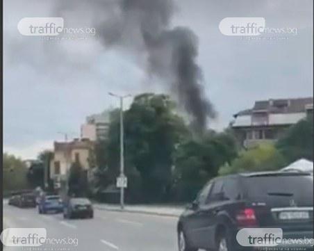 Пожар изпепели кола в центъра на Пловдив