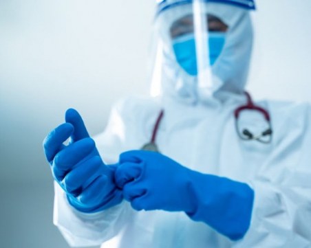 Една трета от България вече е в тъмночервено