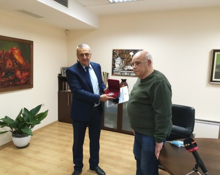 Илия Кисимов получи отличието 