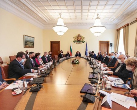 Компенсация 75% от дохода ще получават засегнатите работници от COVID-19