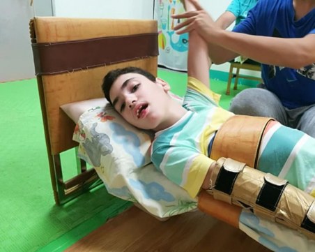 Мишо от Асеновград започва рехабилитация в Китай, нуждае се от помощта ни