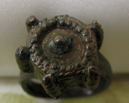 Уникален пръстен убиец откриха в древен град край Търговище