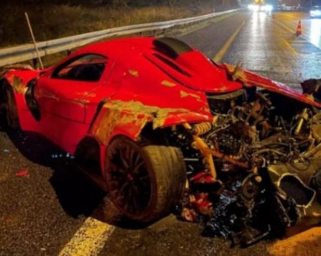 Луксозна кола с българска регистрация катастрофира в Чехия