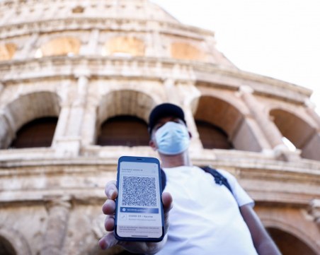 Зелен пропуск за голяма част от работниците в Италия от днес