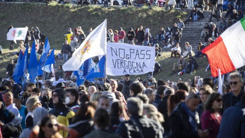 Протести в Италия заради зеления сертификат за ходене на работа