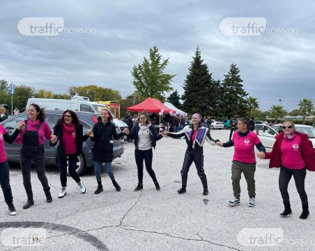 Десетки жени се събраха на Гребната база в подкрепа на кампания срещу рака на гърдата