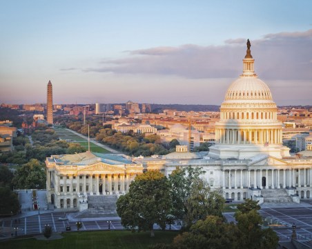 САЩ отваря границите си за ваксинирани чужденци от 33 държави