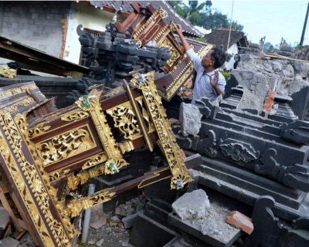 Силно земетресение разтресе Бали, има загинали и ранени