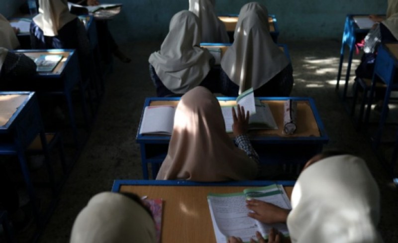 Момичетата може да се върнат в средните училища в Афганистан