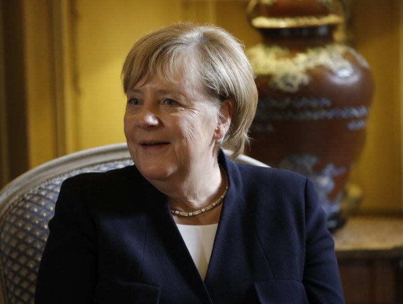 Прощалната обиколка на Меркел продължава в Турция