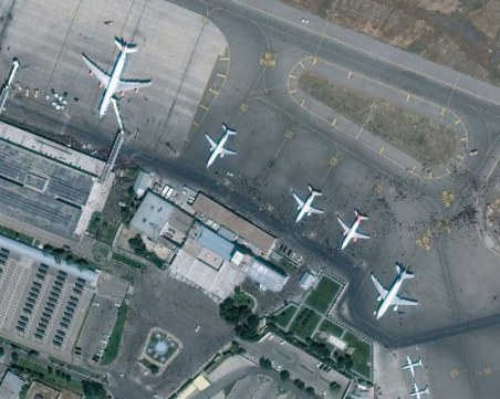 САЩ евакуира над 350 човека от Кабул