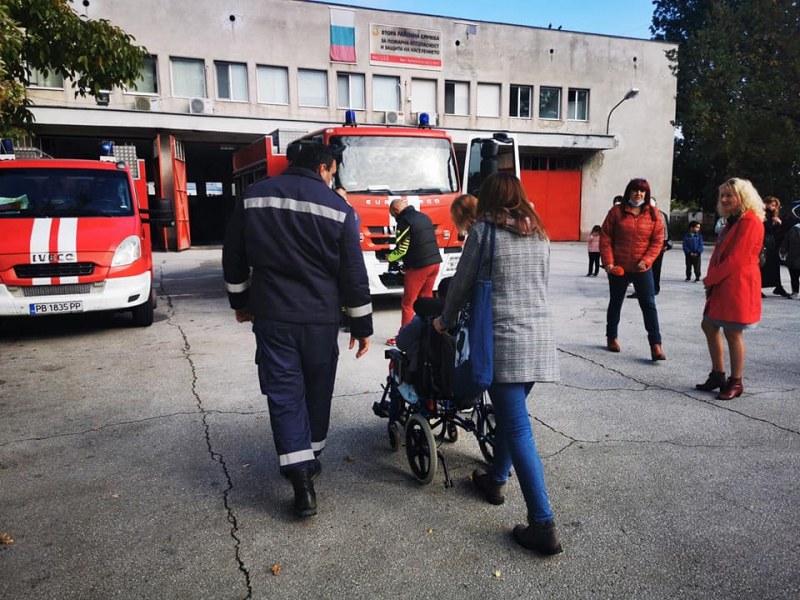 15 деца се докоснаха до тайните на пожарникарската професия в Пловдив