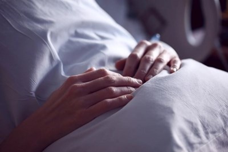 28-годишна родилка почина от COVID-19 в Сливен, спасиха близнаците ѝ