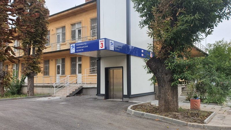 Нови случаи на COVID в 13 училища в Пловдив и областта, както и в 3 детски градини