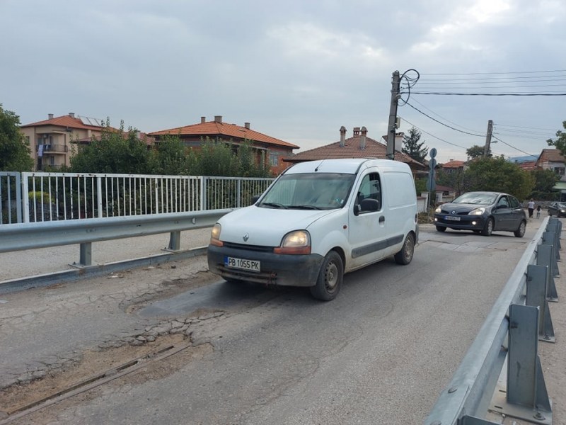 Затварят за движение моста в село Първенец
