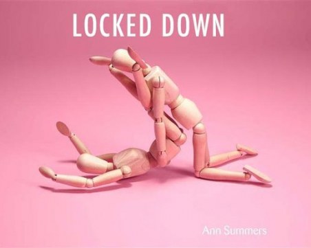 Гореща и доста динамична BDSM поза, осигуряваща дълбоко проникване и стимулация на G-точката