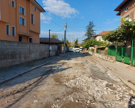 Ремонтират улица 