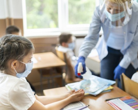 Учениците минават дистанционно при 750 заболели на 100 хиляди в общината