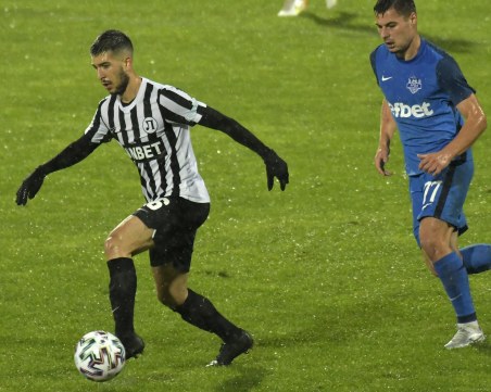 Вижте 11-те на Локомотив и Пирин