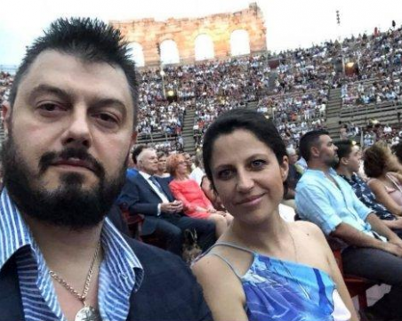 Имената на Николай Бареков и половинката му изскочиха от 