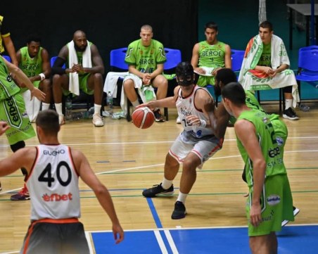 Отложиха мача Шумен - Академик