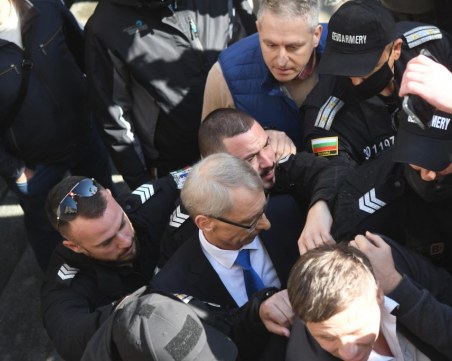 Проф. Денков: Не ме удариха, не помня и какво ми казаха, но тези неща не са важни