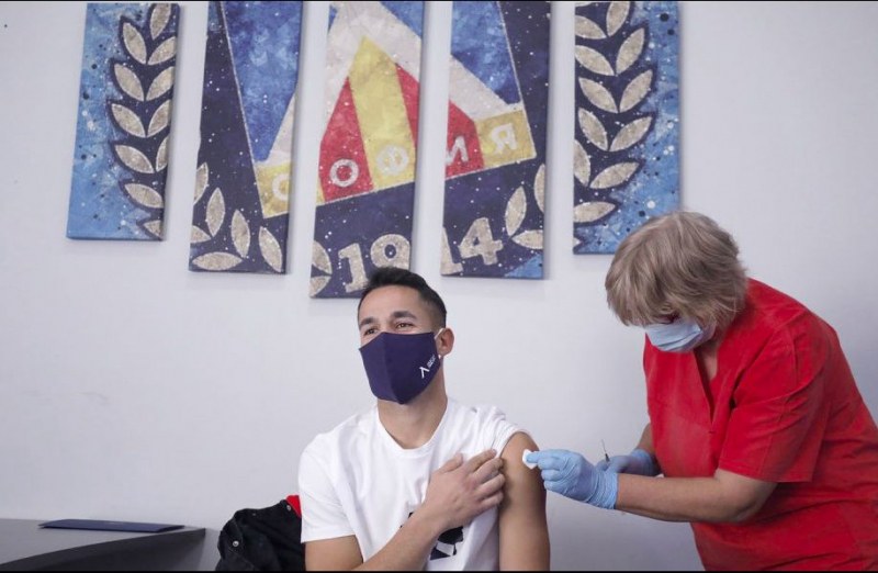 Футболистите на Левски дадоха пример – ваксинираха се срещу COVID-19