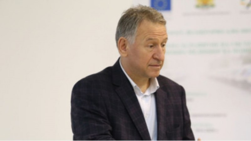 Кацаров даде назад – пускат толеранс на молове и заведения за зелен сертификат