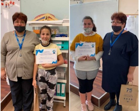 Ученичките Йоана и Божидара от Раковски върнаха пълно портмоне с пари