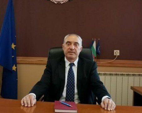 Ангел Стоев с пост във Фейсбук, вместо с коментар за абсурдния казус