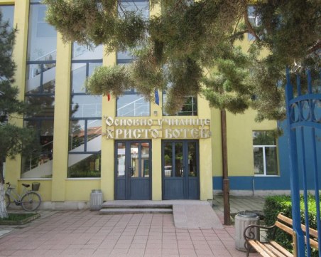 Не за пръв път деца предават намерен портфейл в училището в Раковски